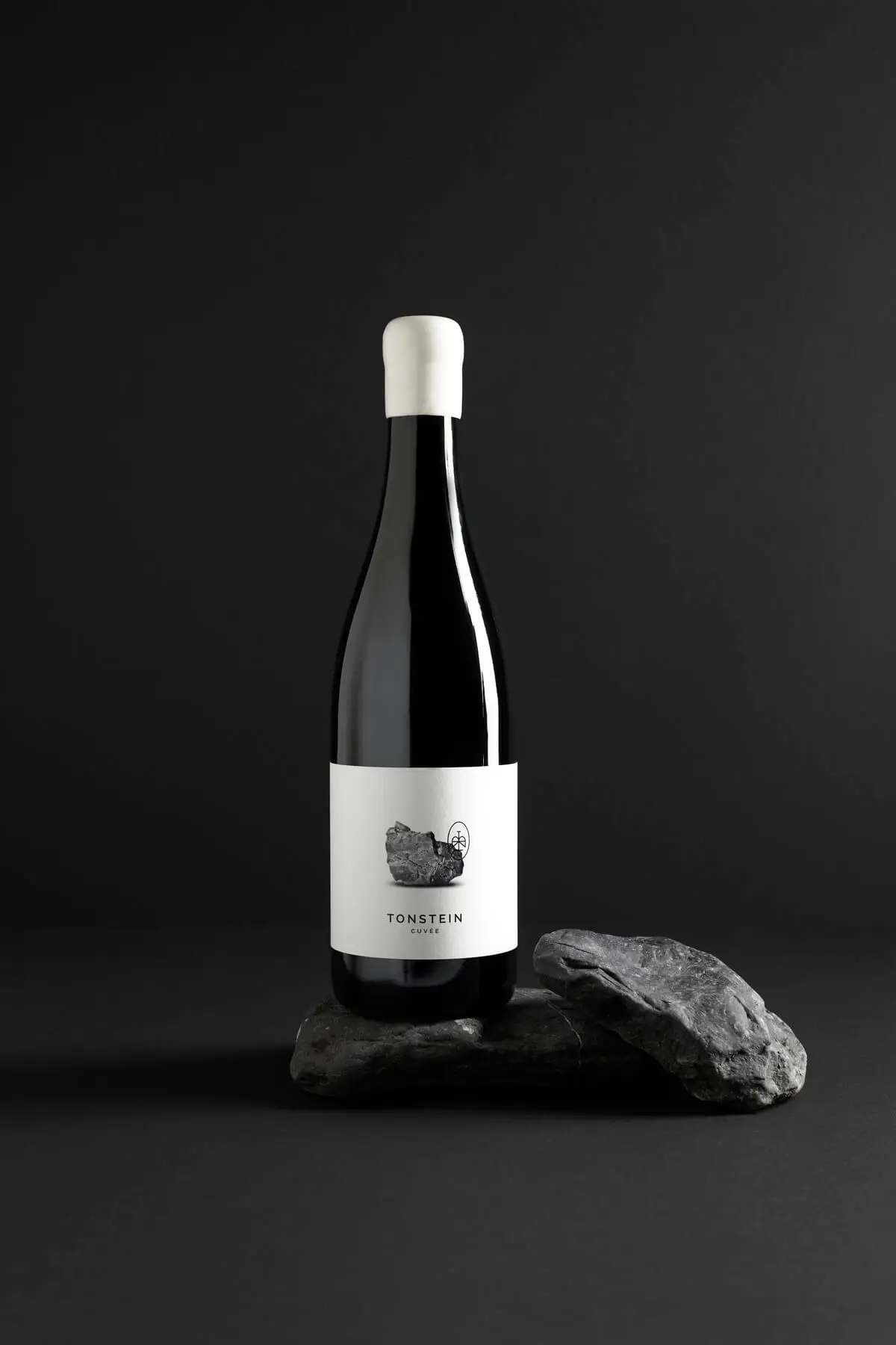 Mona-Wingerter-portfolio-grafiker-grafikdesign-freelance-art-director-kaiserslautern-wachenheim-Logo-logodesign-hbw-winery-wine-packaging-brand-bottle-design-Laura-Morgenstern-3