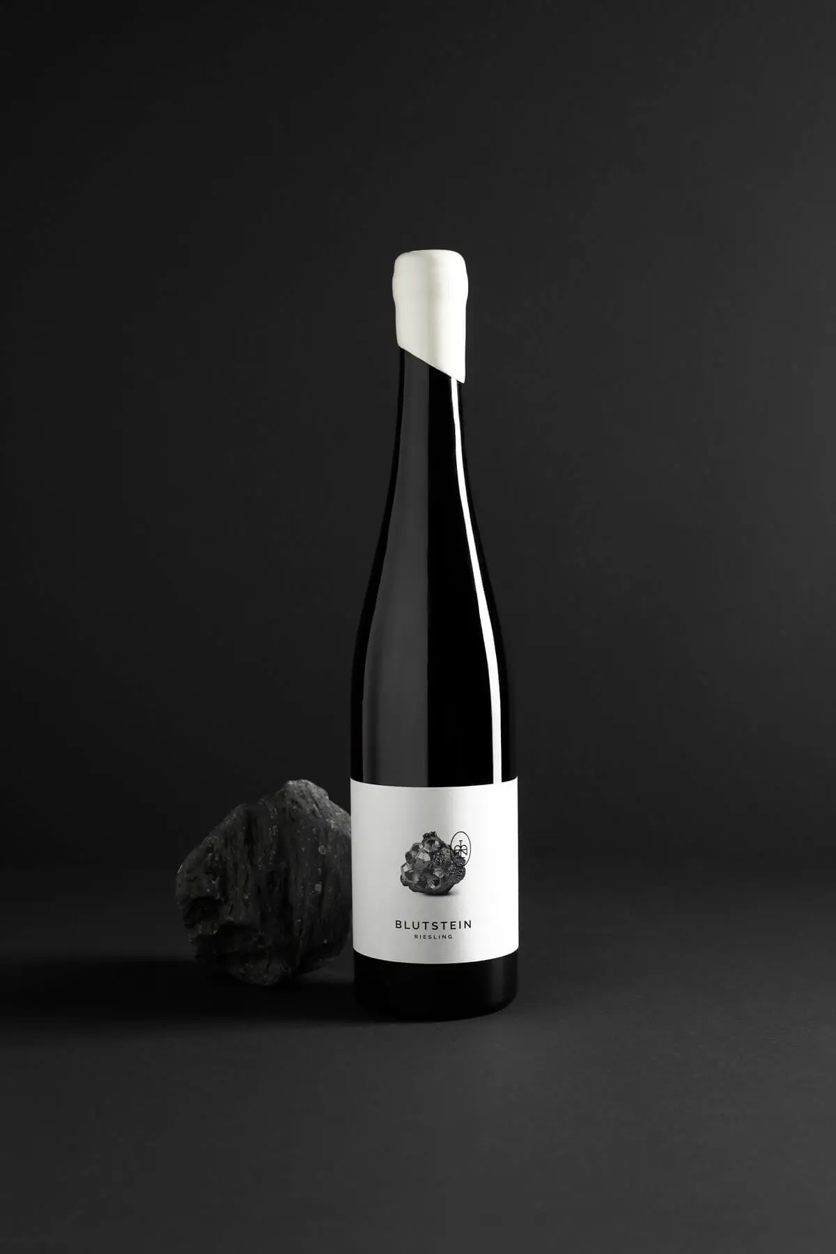 Mona-Wingerter-portfolio-grafiker-grafikdesign-freelance-art-director-kaiserslautern-wachenheim-Logo-logodesign-hbw-winery-wine-packaging-brand-bottle-design-Laura-Morgenstern-5