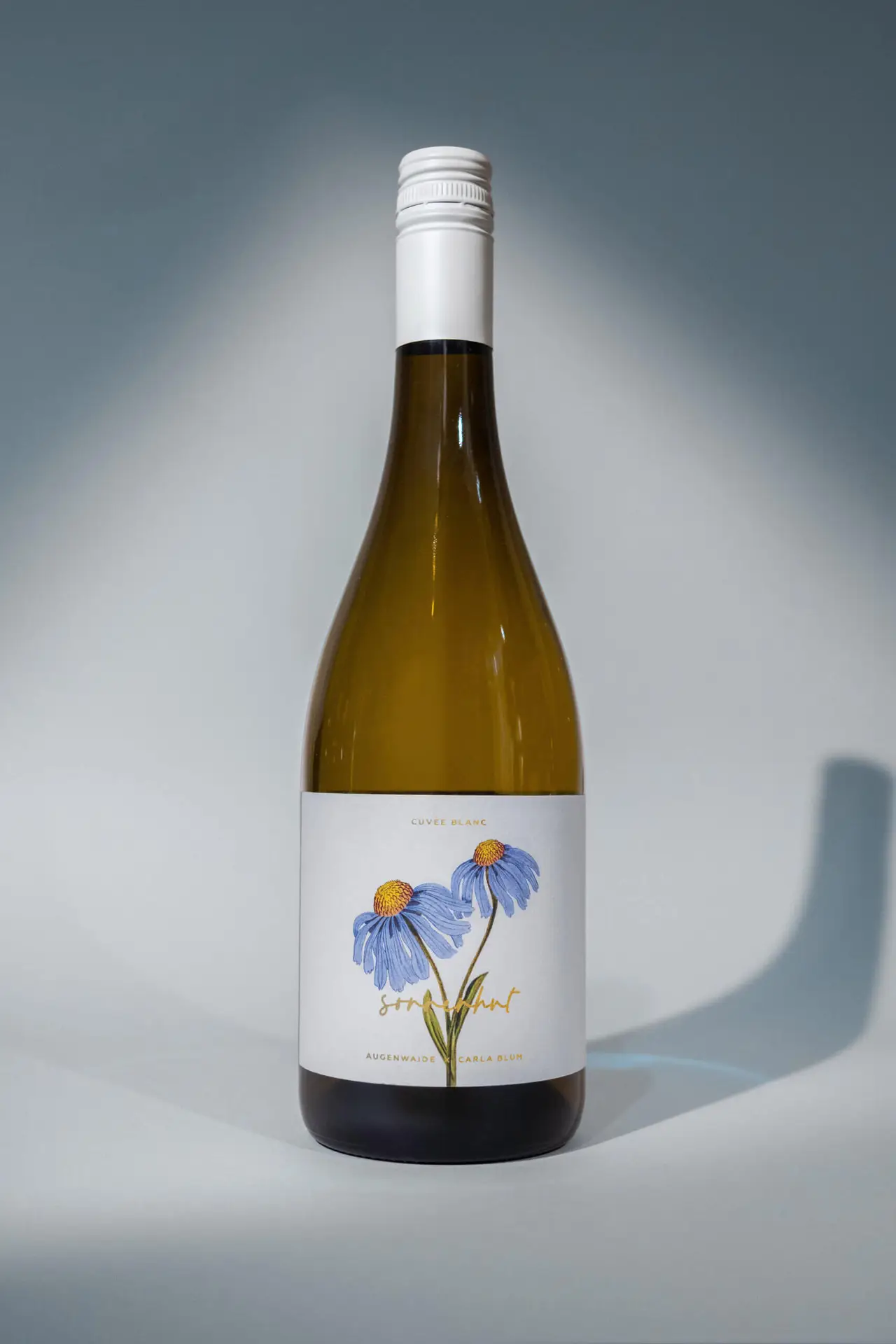 Mona-Wingerter-portfolio-grafiker-grafikdesigner-freelance-art-director-Wine-winebottle-packagingdesign-label-labeldesign-logo-brand-design-Flower-Augenwaide-Carla-Blum-2