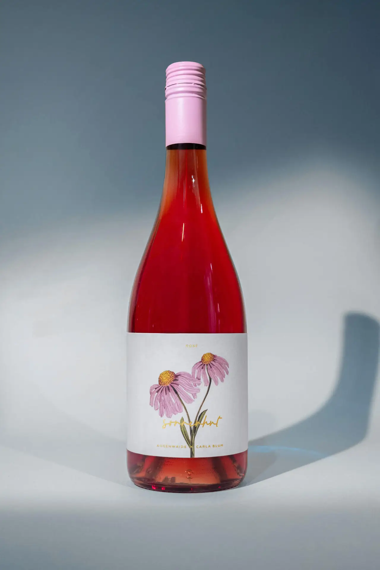 Mona-Wingerter-portfolio-grafiker-grafikdesigner-freelance-art-director-Wine-winebottle-packagingdesign-label-labeldesign-logo-brand-design-Flower-Augenwaide-Carla-Blum-3